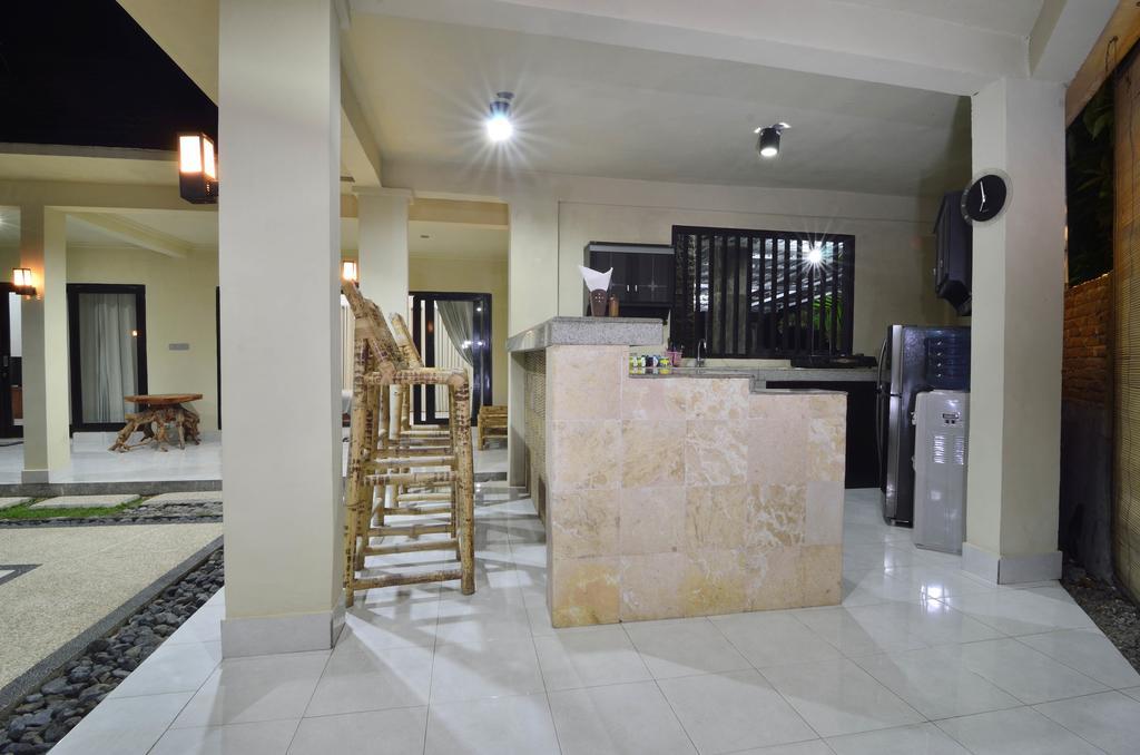 Santai Villa Kuta  Habitación foto
