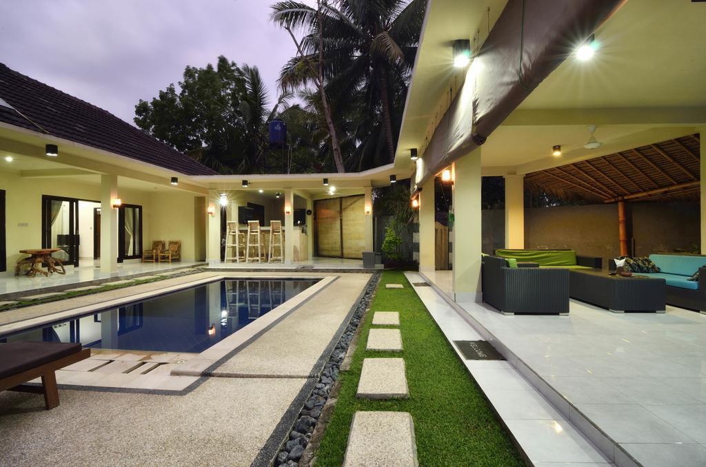 Santai Villa Kuta  Habitación foto