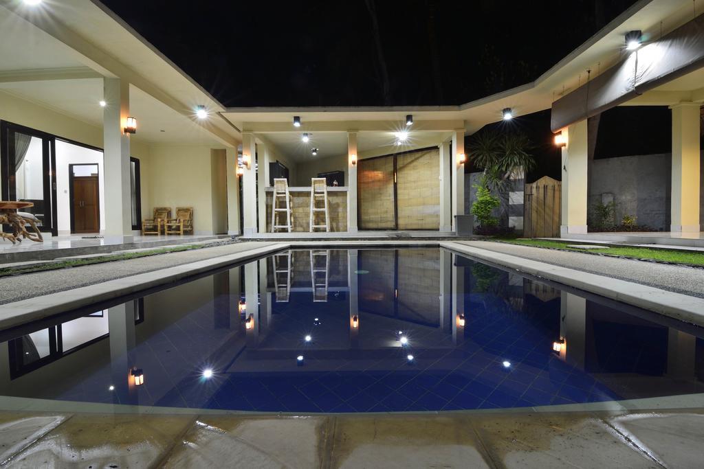 Santai Villa Kuta  Habitación foto